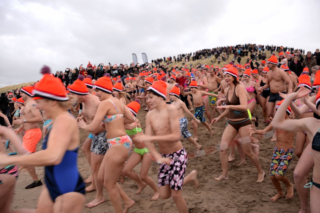 ../Images/Nieuwjaarsduik Nederzandt 2018 035.jpg